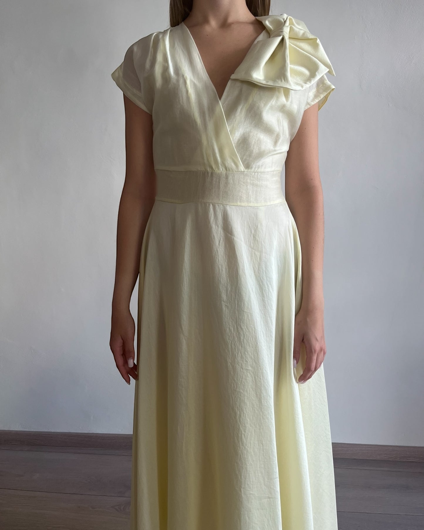 Abito con fiocco e scollo V art. A30065MO MOTEL