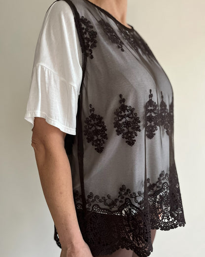 T-shirt con gilet in pizzo art. P26LU404 DEJAVU