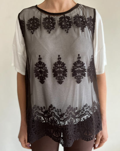 T-shirt con gilet in pizzo art. P26LU404 DEJAVU