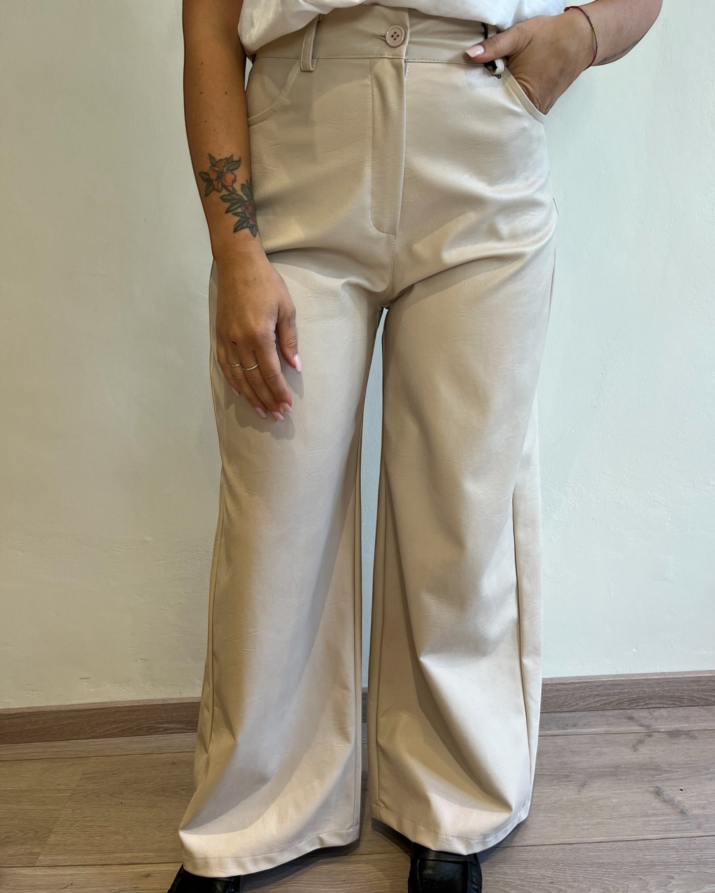 Pantaloni palazzo ecopelle con tasconi art. 224155-PE25