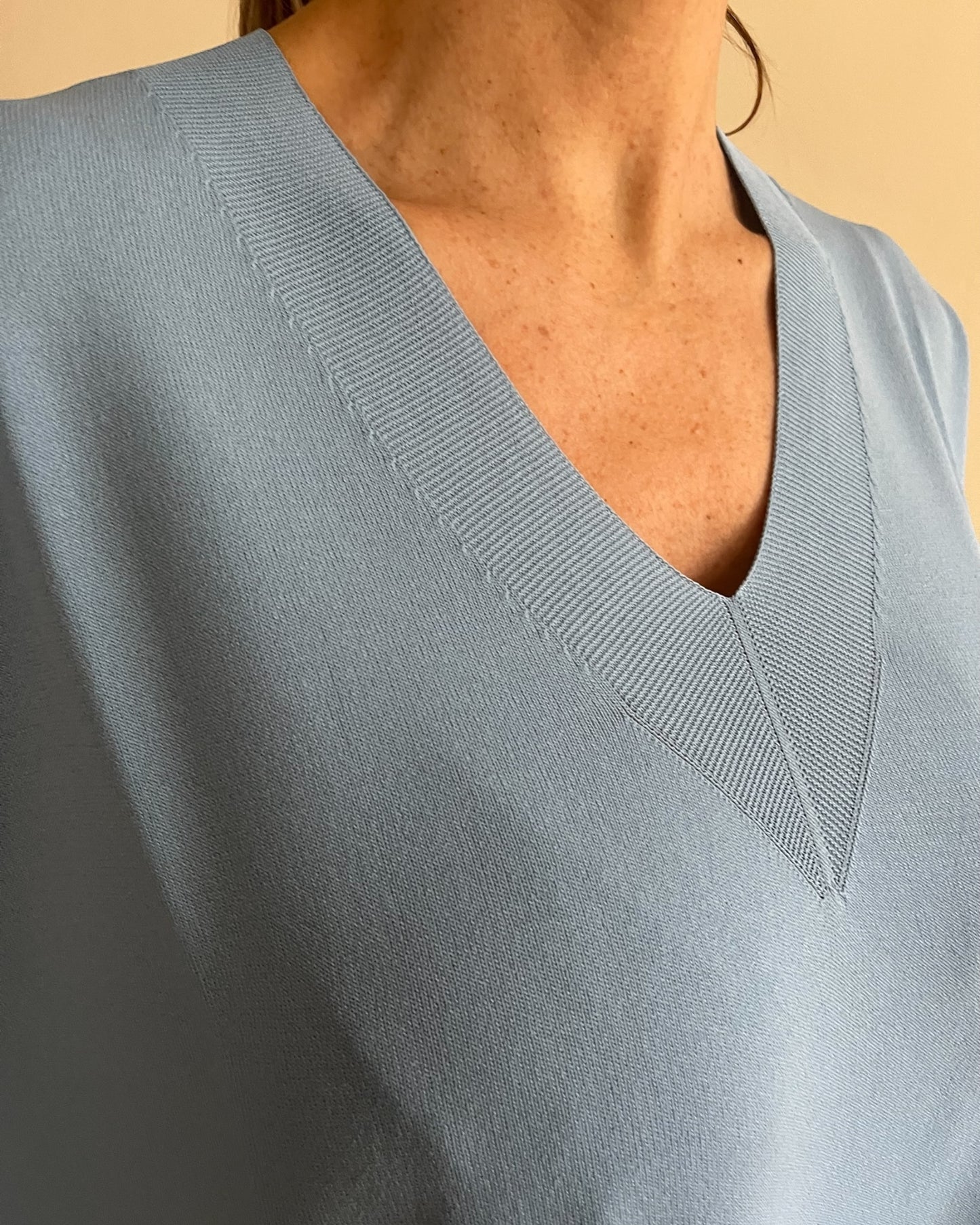 Maglia scatoletta scollo V art. 101508 CHEAP&CHIC