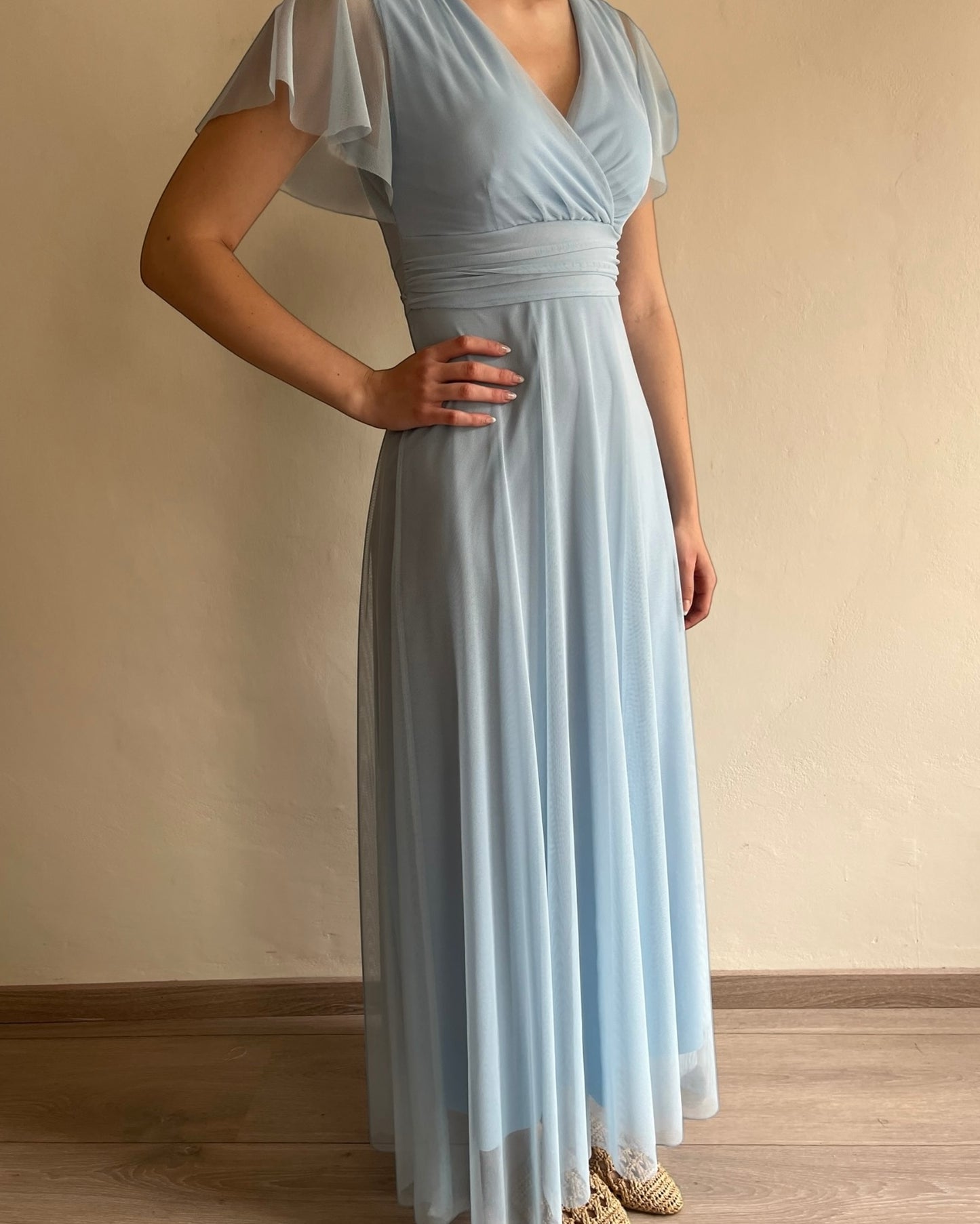 Abito lungo con maniche in  tulle