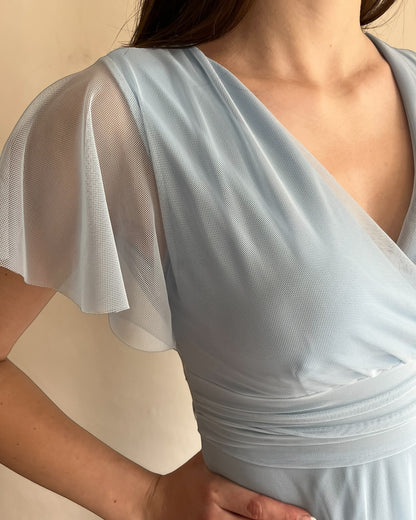 Abito lungo con maniche in  tulle