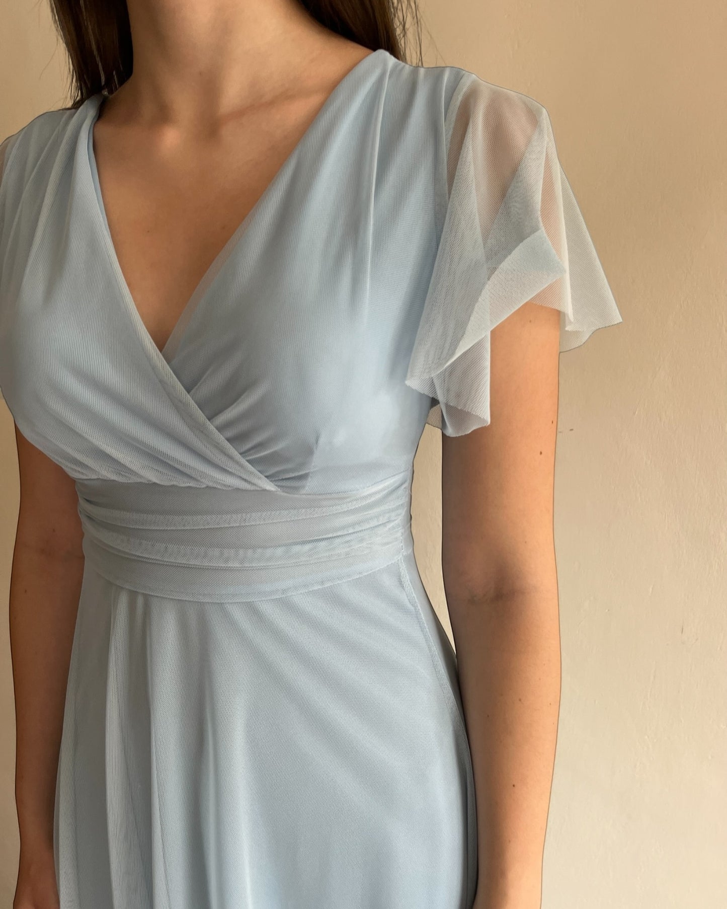 Abito lungo con maniche in  tulle