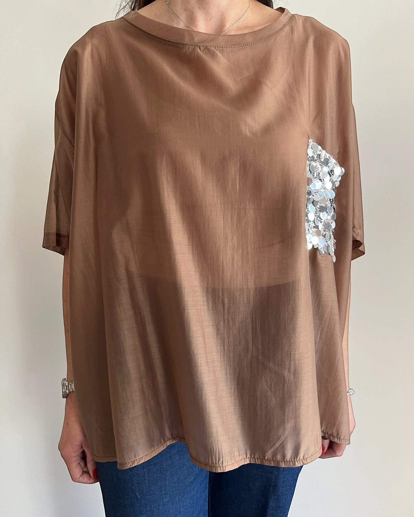 Blusa con taschino paillettes art. P26LU418 DEJAVU