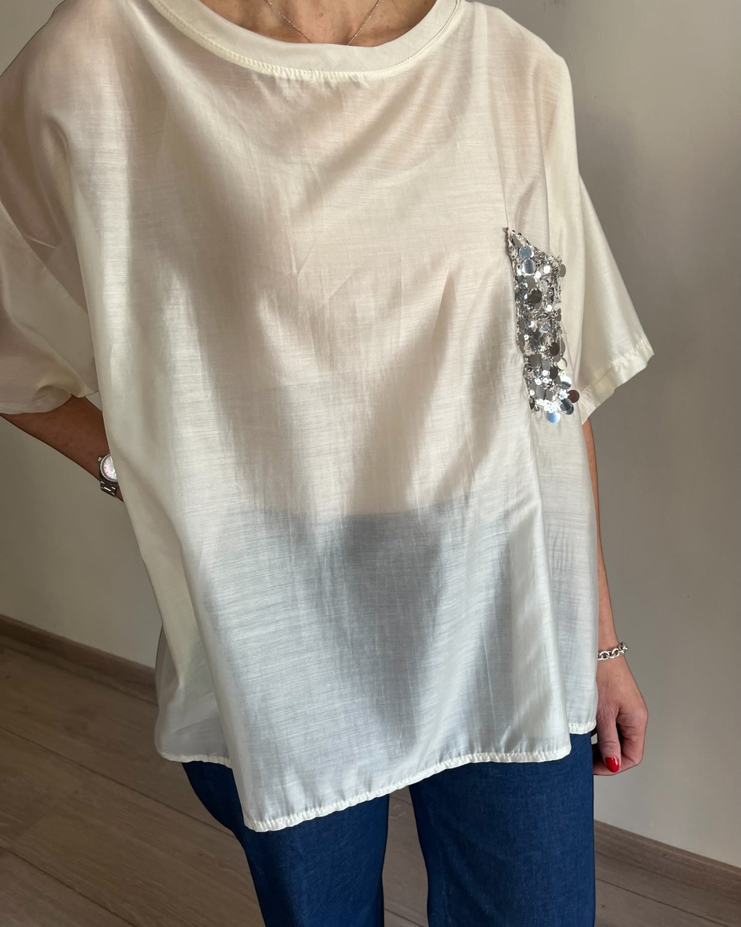 Blusa con taschino paillettes art. P26LU418 DEJAVU