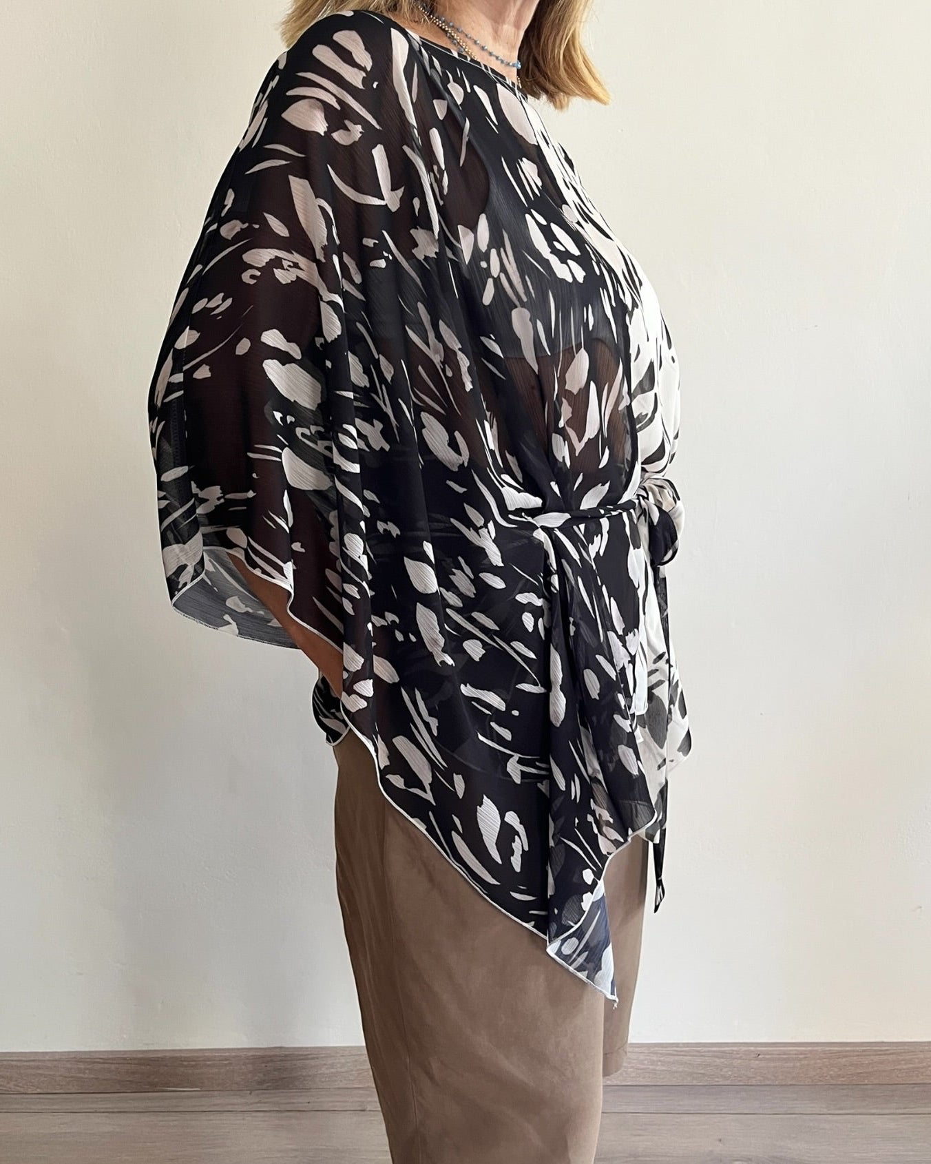 Blusa in fantasia nera art. LB24P1510 LAURA BIAGIOTTI