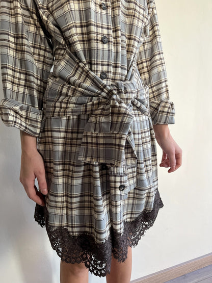 Abito quadri con rifiniture in pizzo art.W25A872 MOTEL