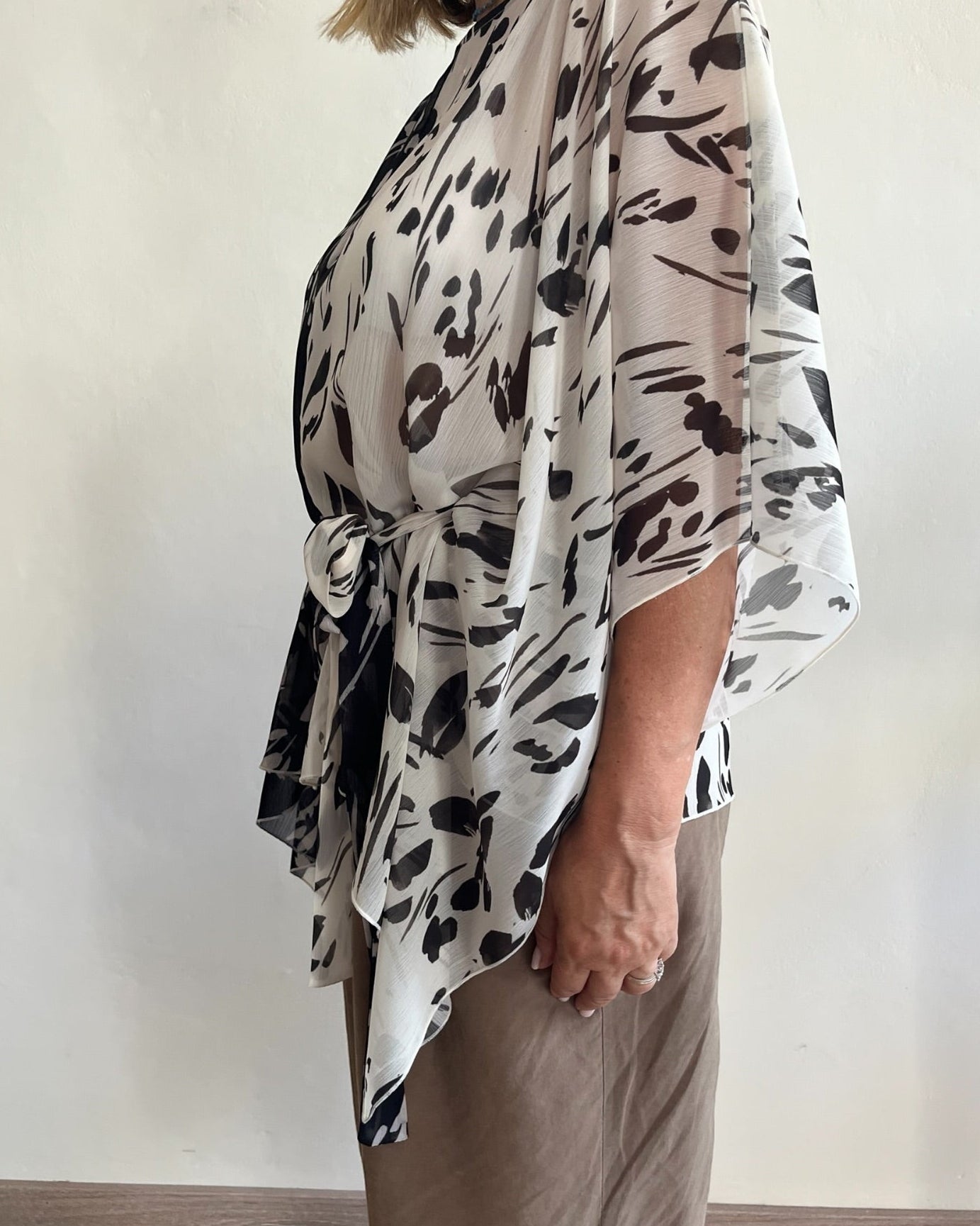 Blusa in fantasia nera art. LB24P1510 LAURA BIAGIOTTI