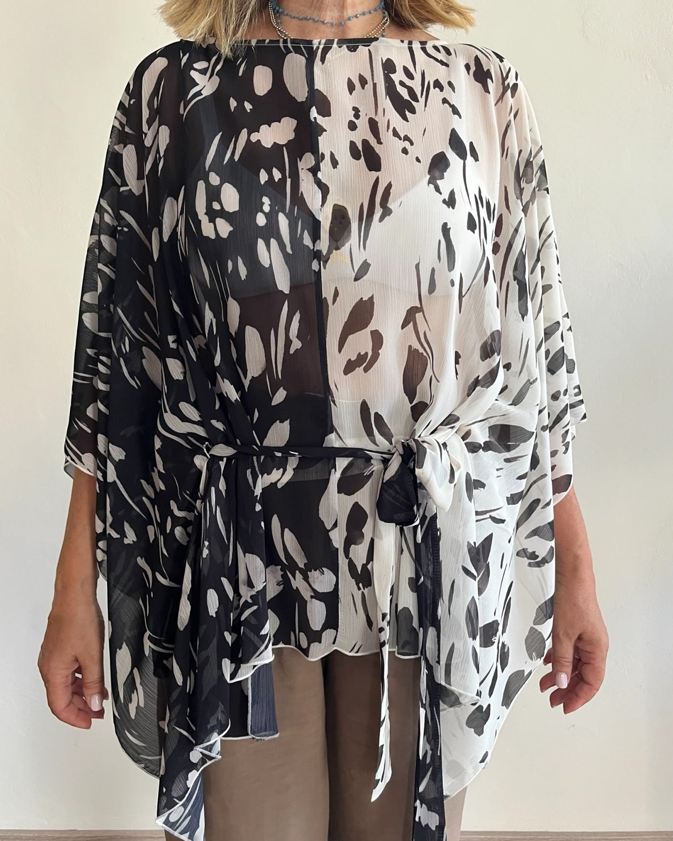 Blusa in fantasia nera art. LB24P1510 LAURA BIAGIOTTI