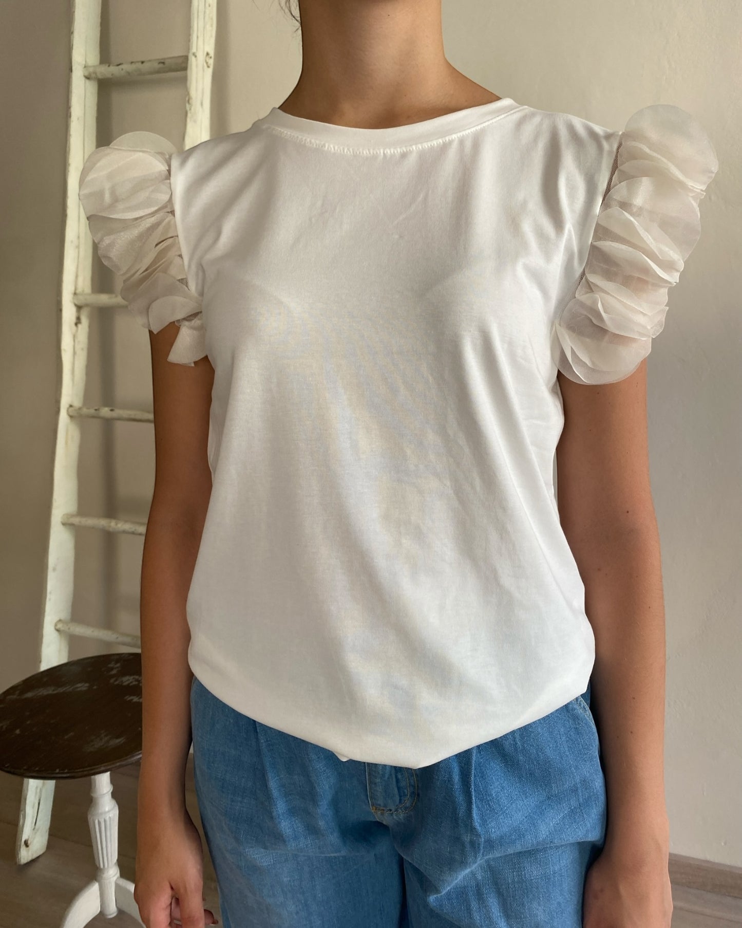 T-shirt con petali su manica art. 6581 CHEAP&CHIC