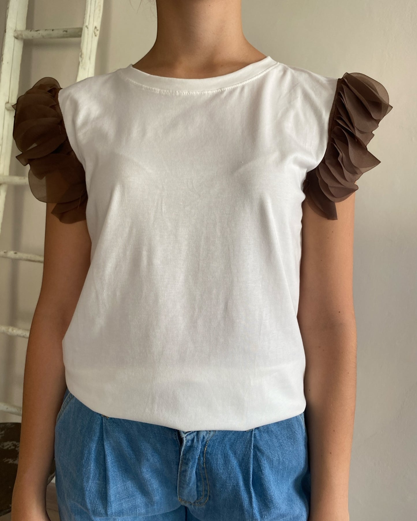T-shirt con petali su manica art. 6581 CHEAP&CHIC
