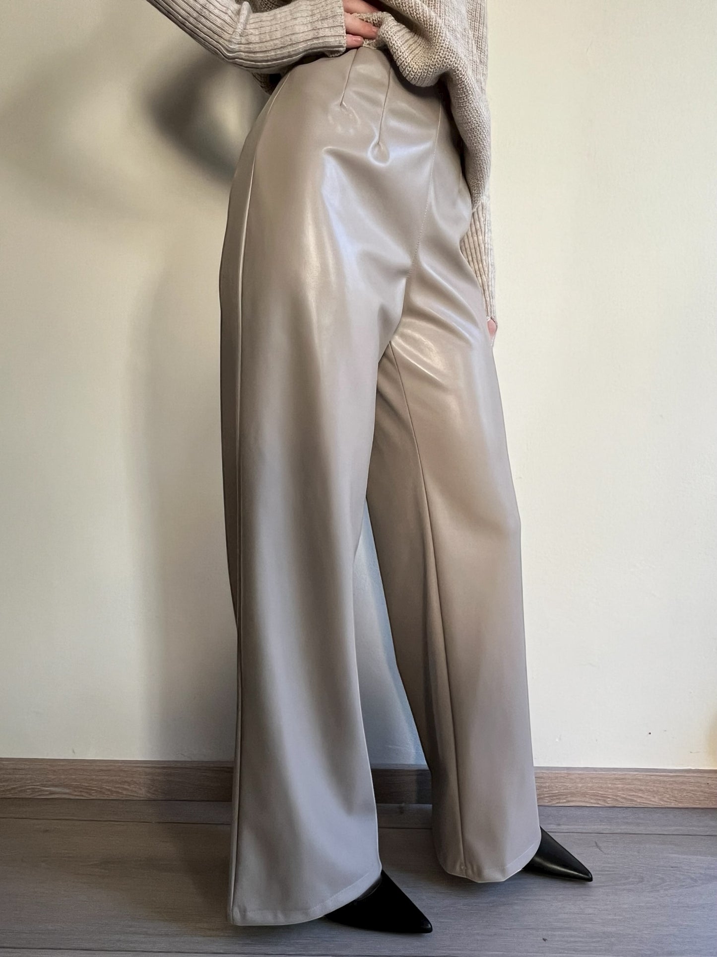 Pantalone ecopelle con elastico in vita art. 225219 TENSIONE IN