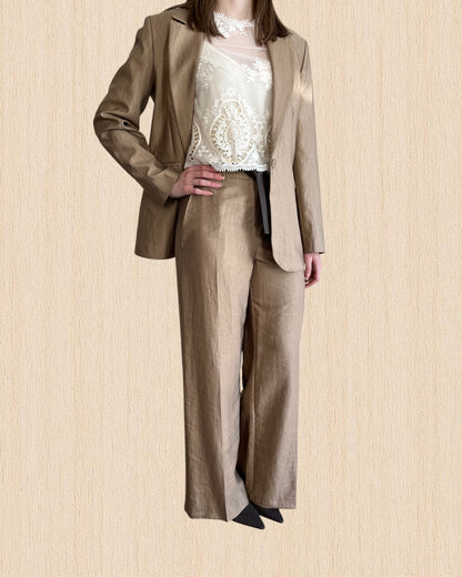 Tailleur giacca monopetto + pantalone palazzo e cintura in ecopelle TENSIONE IN