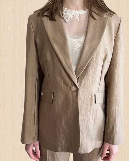 Tailleur giacca monopetto + pantalone palazzo e cintura in ecopelle TENSIONE IN