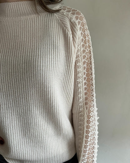 Maglia con ricami in pizzo su maniche art. M701Y167 DIXIE