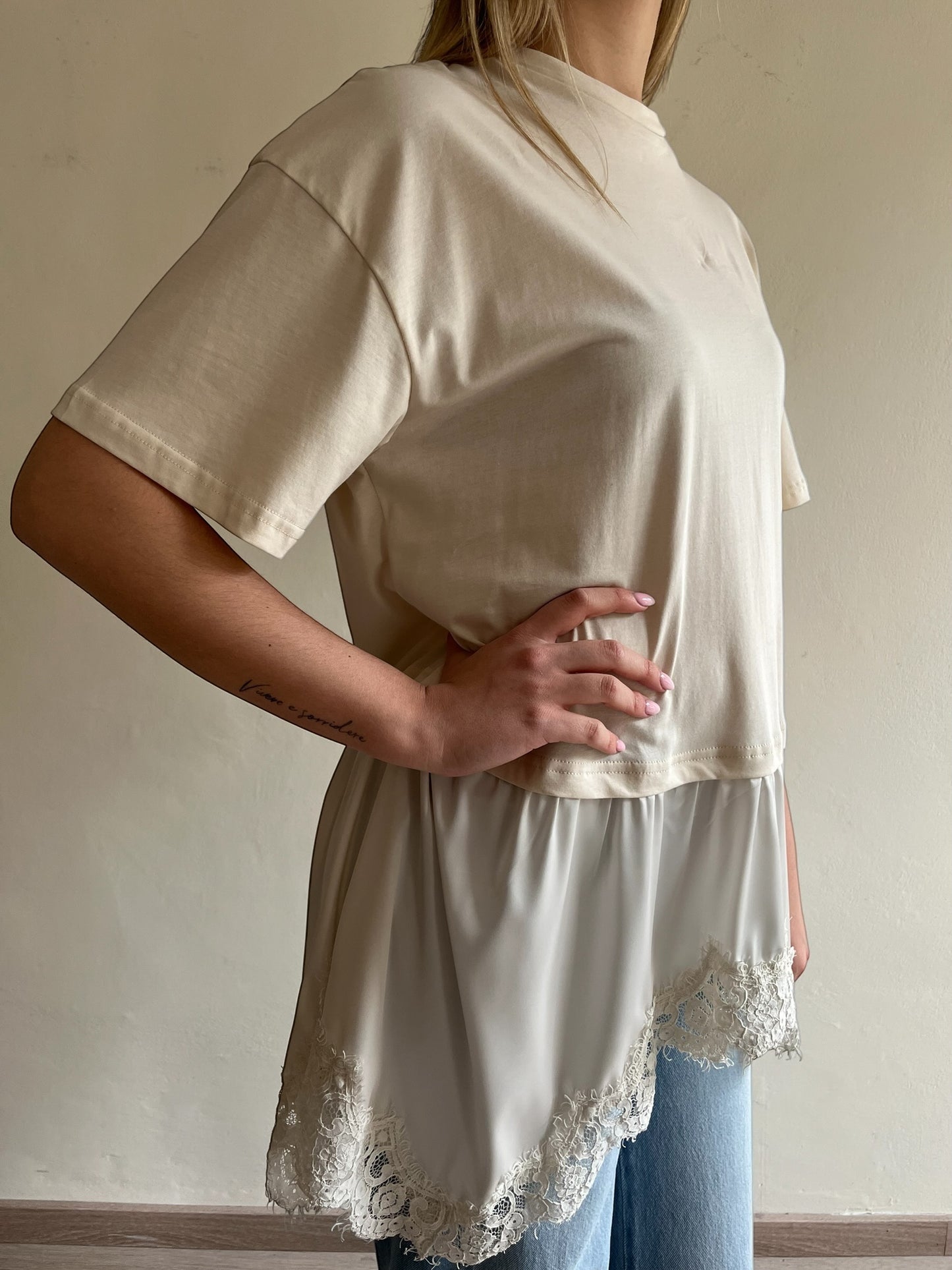 T-shirt con raso e pizzo art. S26M866 MOTEL