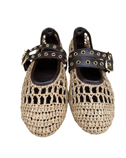 Mary Jane in rafia art. SF100251380