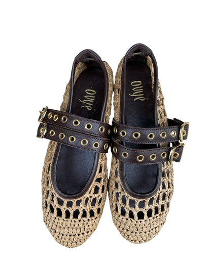 Mary Jane in rafia art. SF100251380