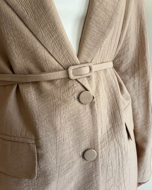 Tailleur effetto stropicciato con cintura IMPERIAL