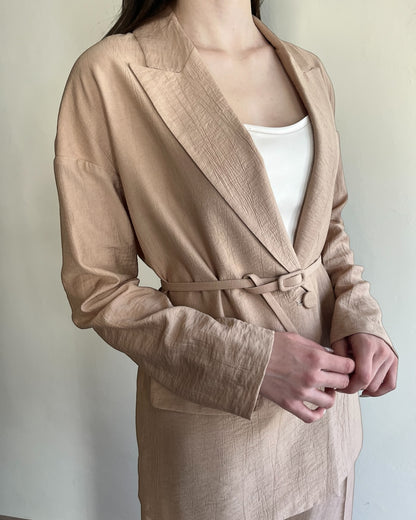 Tailleur effetto stropicciato con cintura IMPERIAL