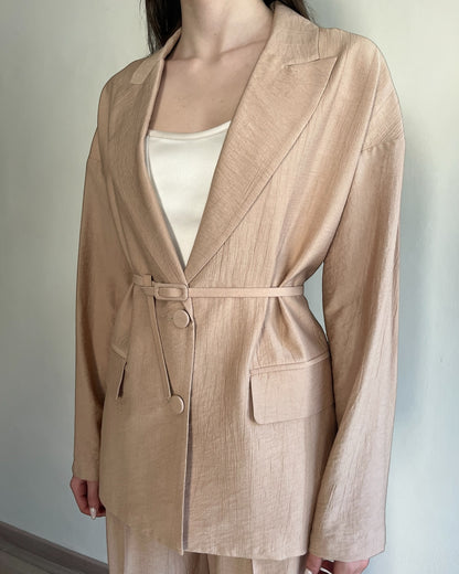 Tailleur effetto stropicciato con cintura IMPERIAL