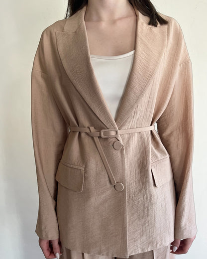 Tailleur effetto stropicciato con cintura IMPERIAL