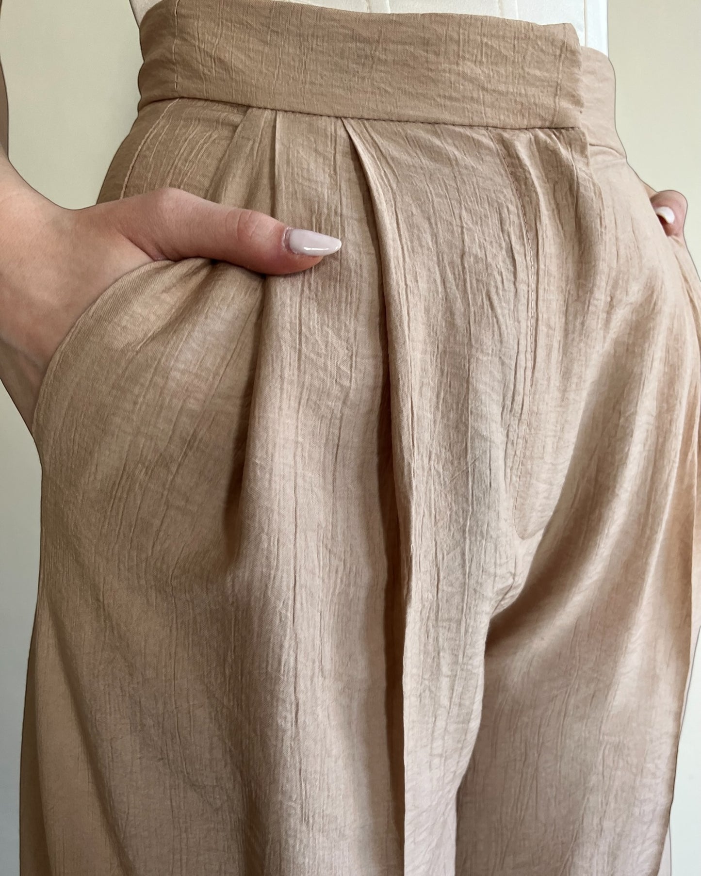 Tailleur effetto stropicciato con cintura IMPERIAL