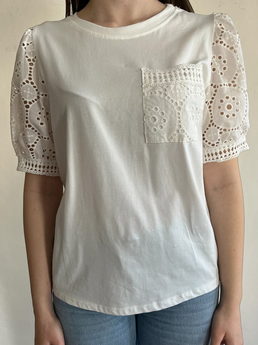 T-shirt con maniche San gallo art. A4684-J4 CHEAP&CHIC