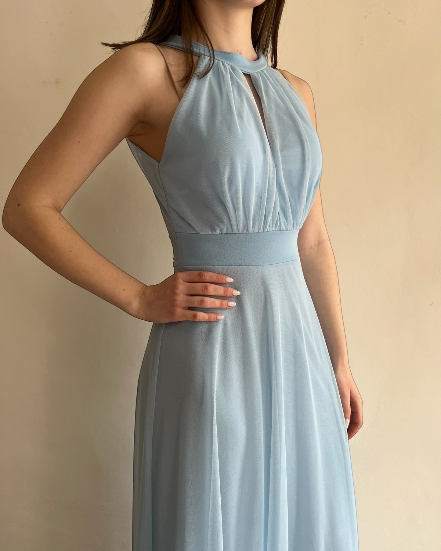 Abito lungo in tulle con scollo all’americana CHEAP&CHIC