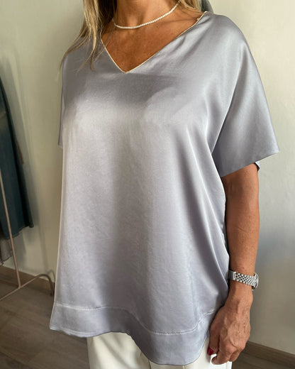 T-shirt scollo a V con catenina art. L7YBF MAGENTA Lola by SANDRO FERRONE