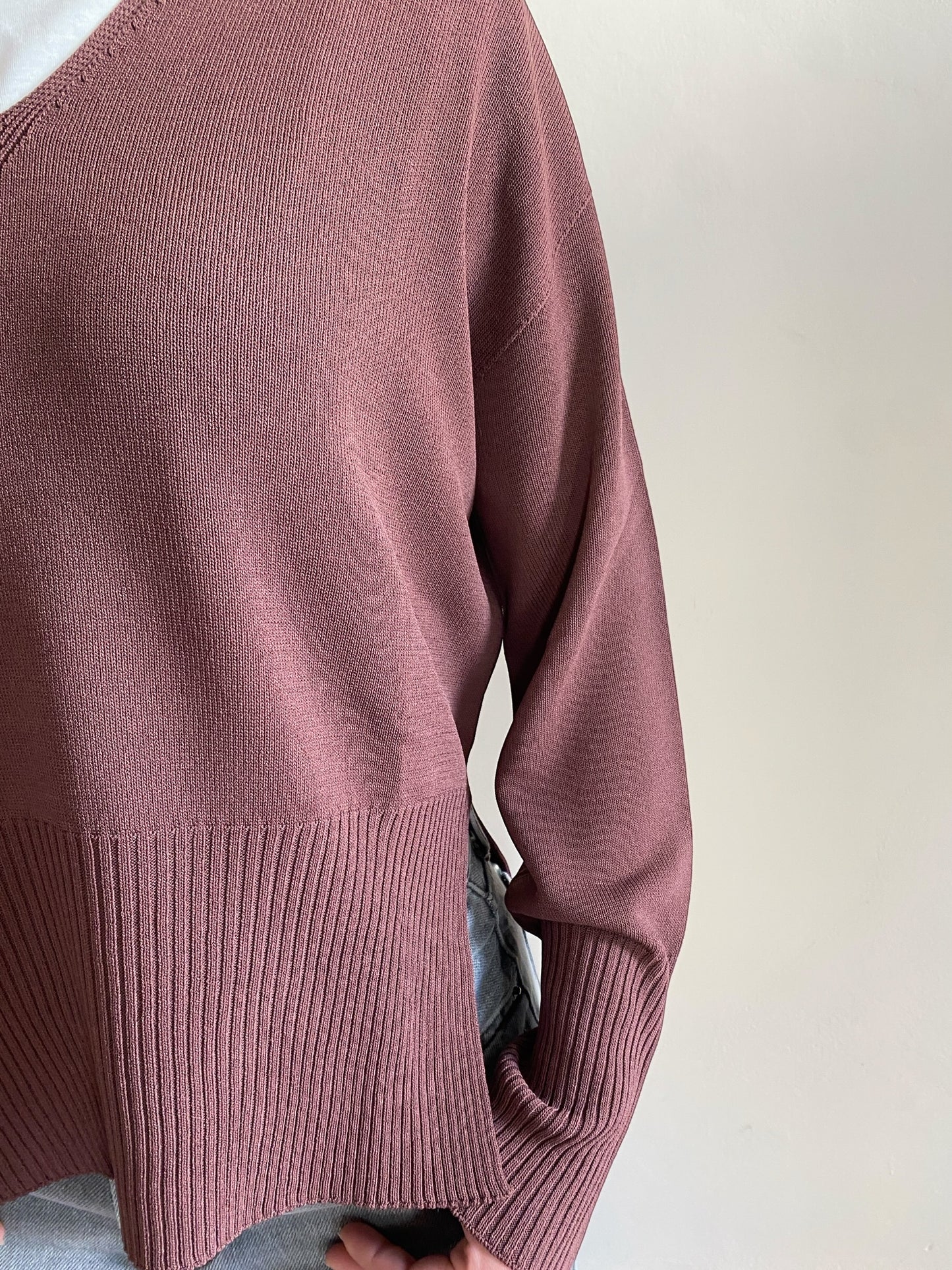 Maglia scollo V con spacchetto laterale art. S9XBF PARIS SANDRO FERRONE