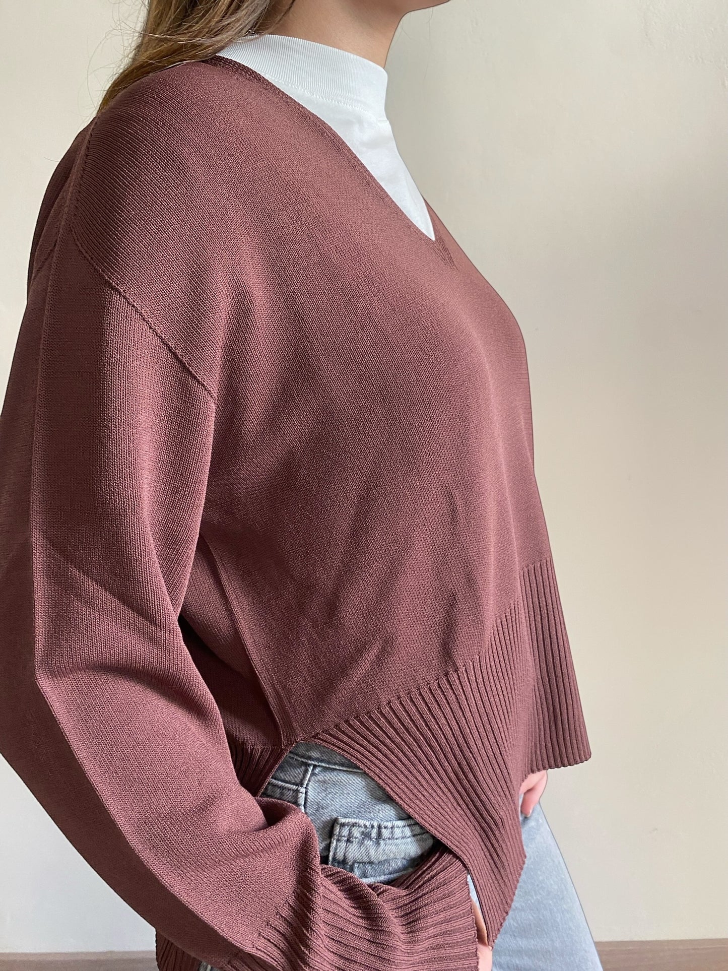 Maglia scollo V con spacchetto laterale art. S9XBF PARIS SANDRO FERRONE