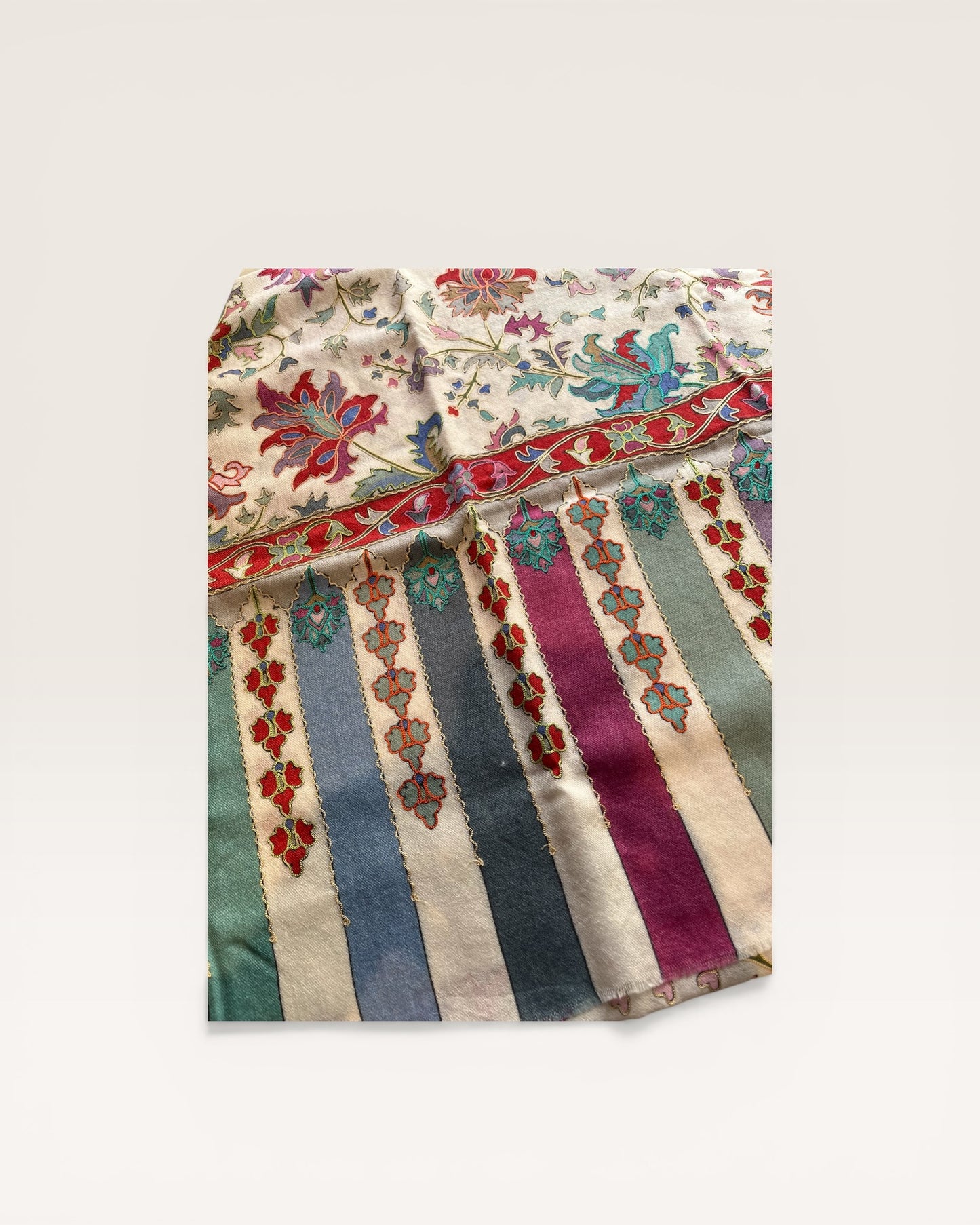 Sciarpa fantasia ricamata 100% CACHEMIRE