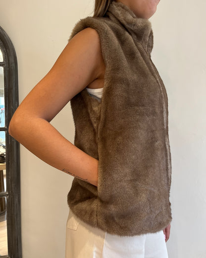 Gilet ecopelliccia con cerniera art. 0575 CHEAP&CHIC