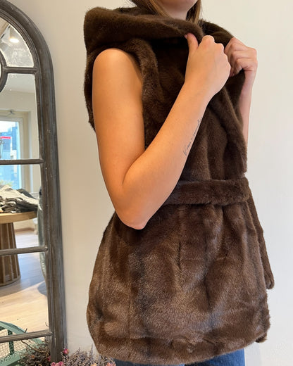 Gilet ecopelliccia con cappuccio e cintura art. 0520 CHEAP&CHIC