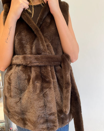 Gilet ecopelliccia con cappuccio e cintura art. 0520 CHEAP&CHIC