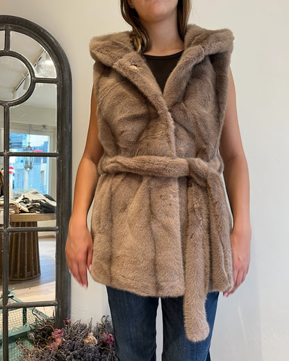 Gilet ecopelliccia con cappuccio e cintura art. 0520 CHEAP&CHIC