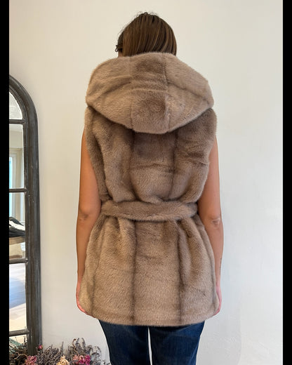 Gilet ecopelliccia con cappuccio e cintura art. 0520 CHEAP&CHIC