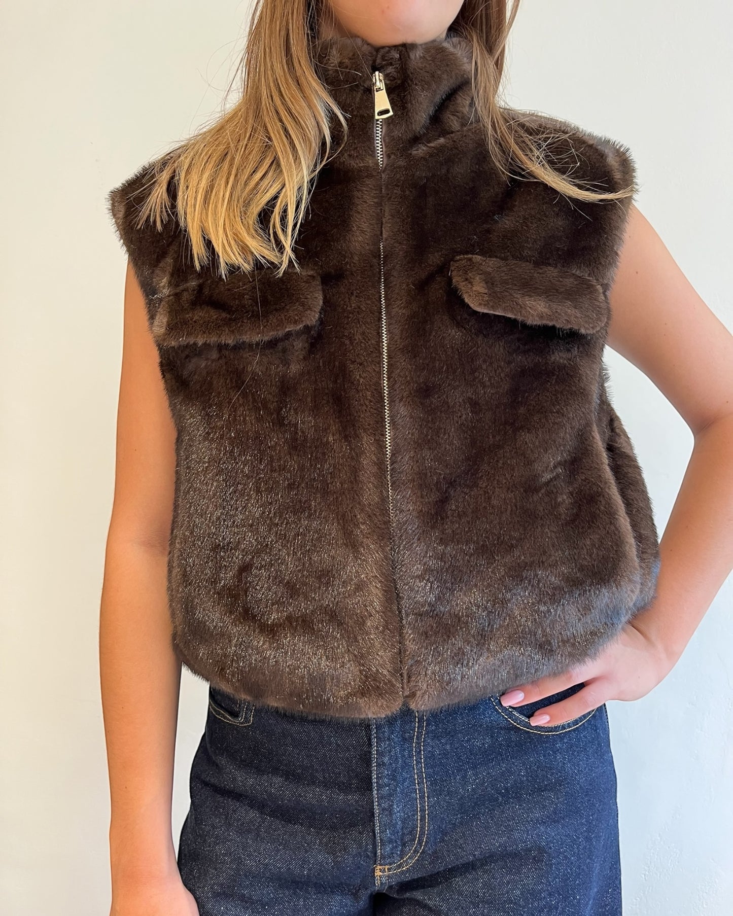 Gilet ecopelliccia con finte tasche art. 0561 CHEAP&CHIC