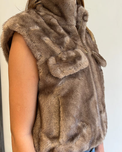 Gilet ecopelliccia con finte tasche art. 0561 CHEAP&CHIC