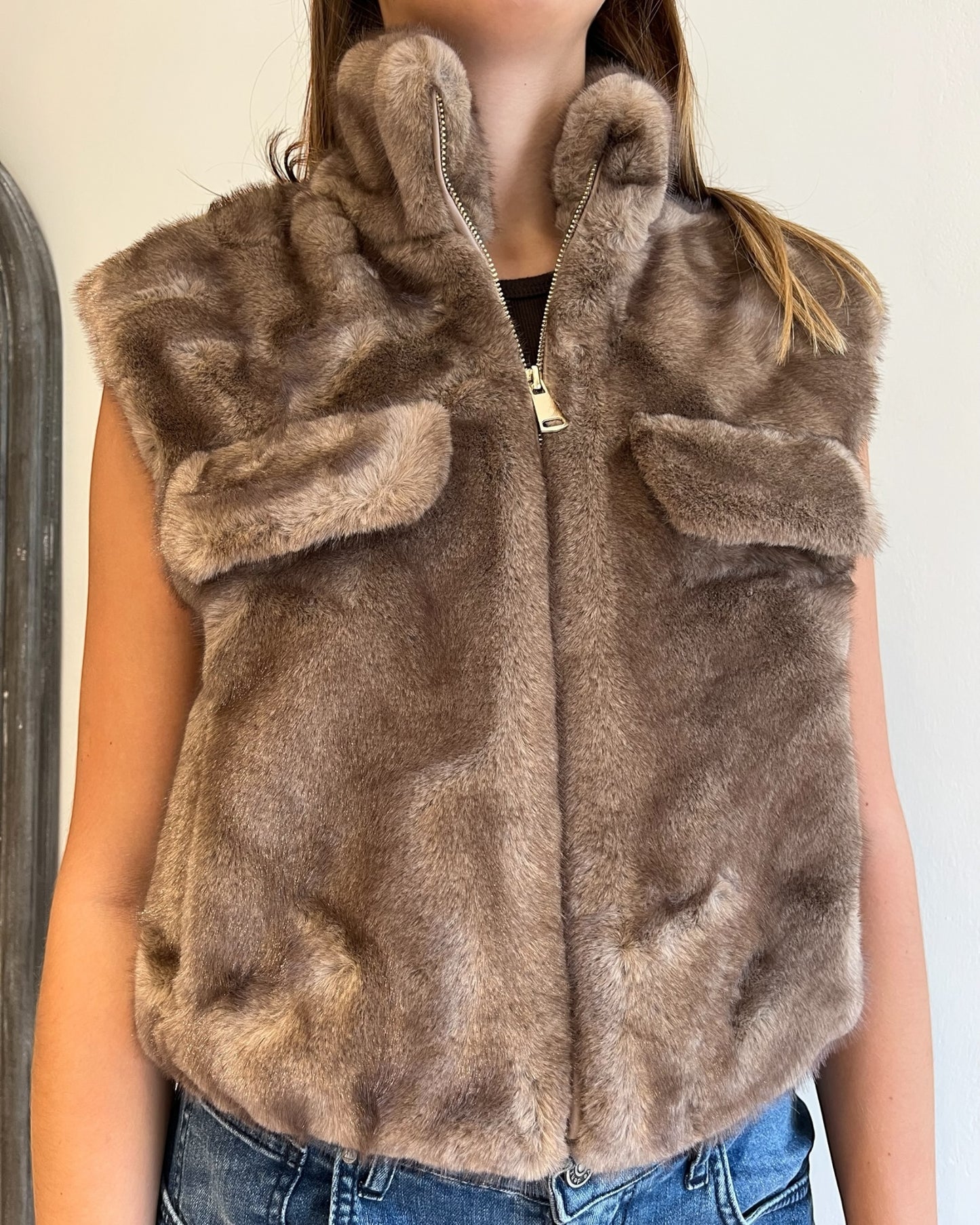 Gilet ecopelliccia con finte tasche art. 0561 CHEAP&CHIC