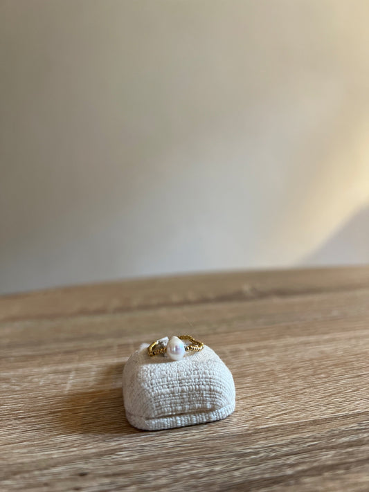 Anello elastico con Perla Centrale