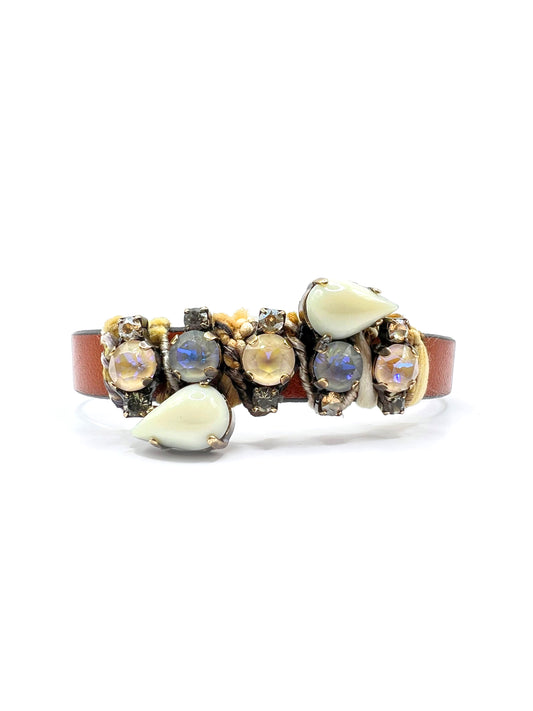 Bracciale in pelle con cristalli iridescenti e chiusura magnetica DIMITRIADIS